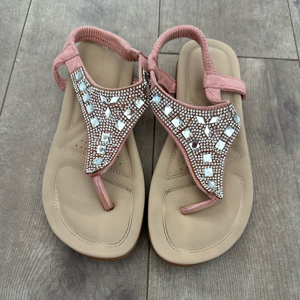Streetwear Society SZ 6 Rhinestone Blush Tan Strappy Thongs Flip Flop Sandals